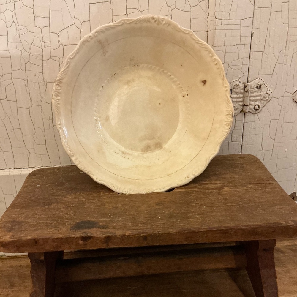 Stained Bowl & Kromex Salt/Pepper Shakers - Picture 2 of 11